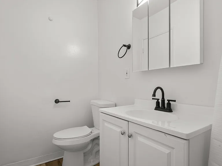 11143 S. Inglewood Ave. — Photo 14