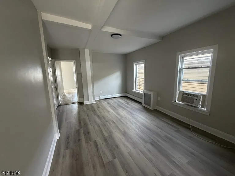 212 Beacon Ave — Photo 9