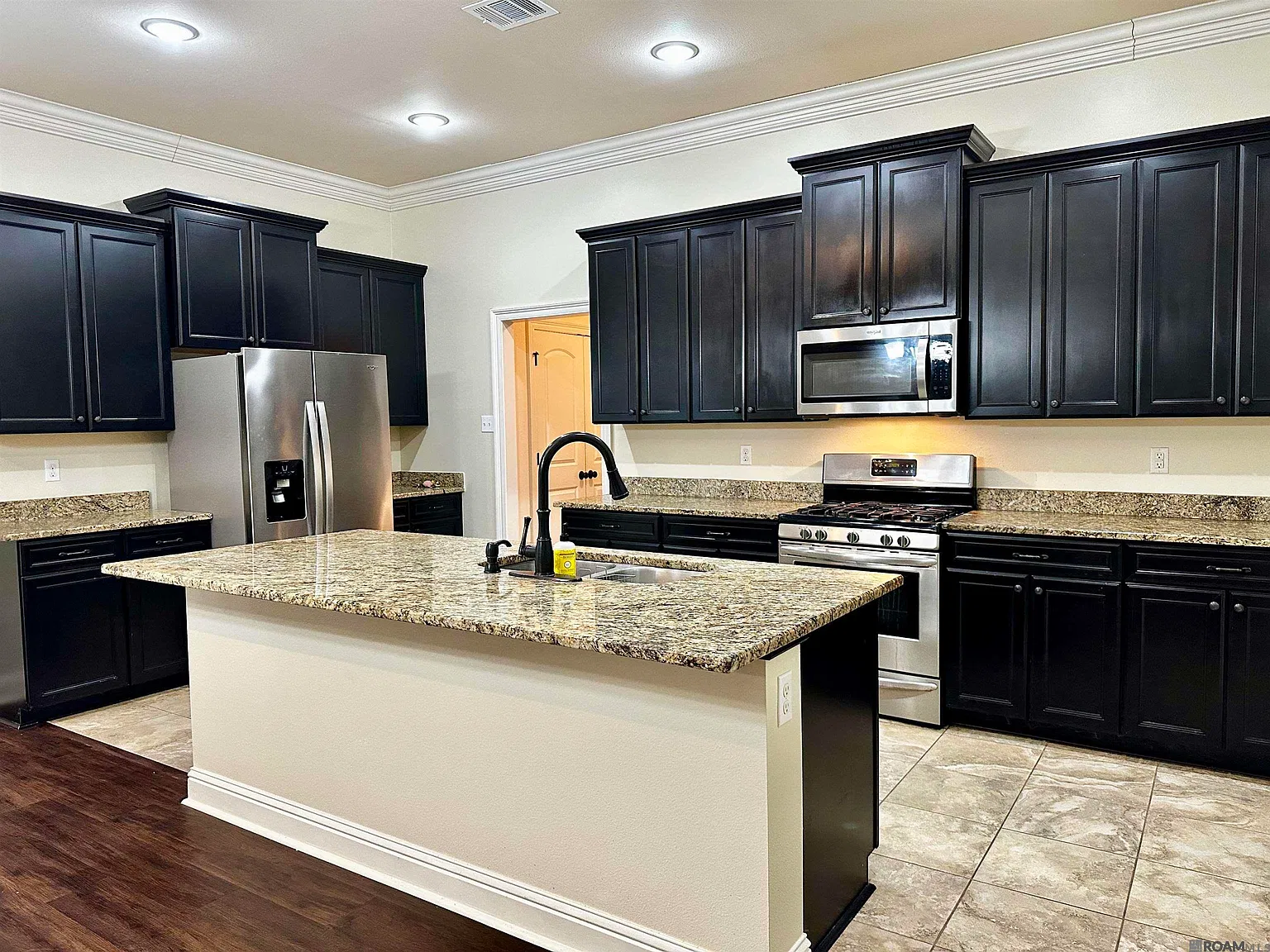 3 bed, 2139 sqft, $2,350 — Photo 4