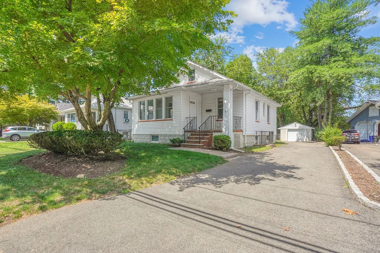 3 bed, 772 sqft, $4,250 — Photo 1