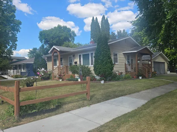 1322 19th St S, Moorhead, MN 56560