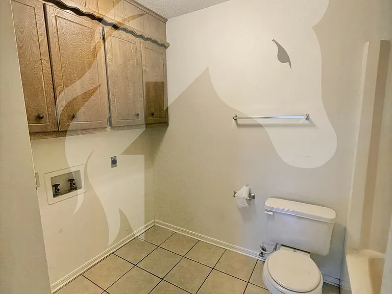 2426 Webster Ave #7 — Photo 3