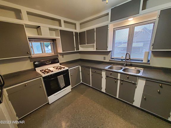 3rd image of 521 N Lincoln Ave
