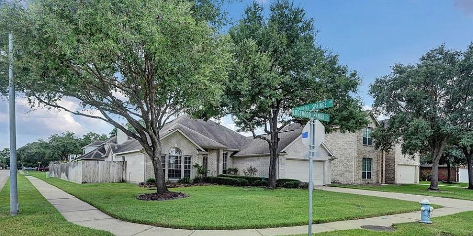 1st image of 9903 Edgewood Manor Ct