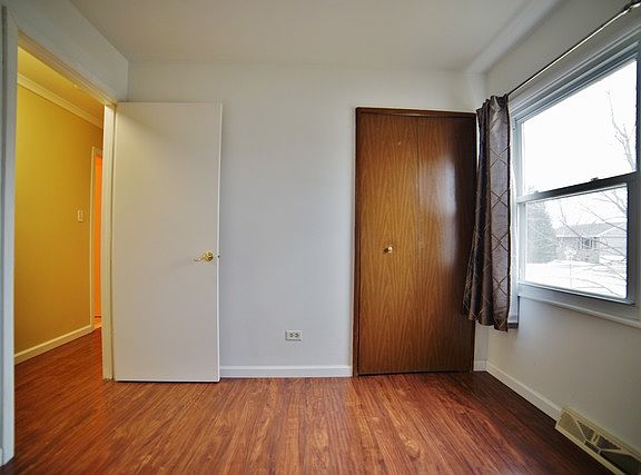 5th image of 207 E Rose St