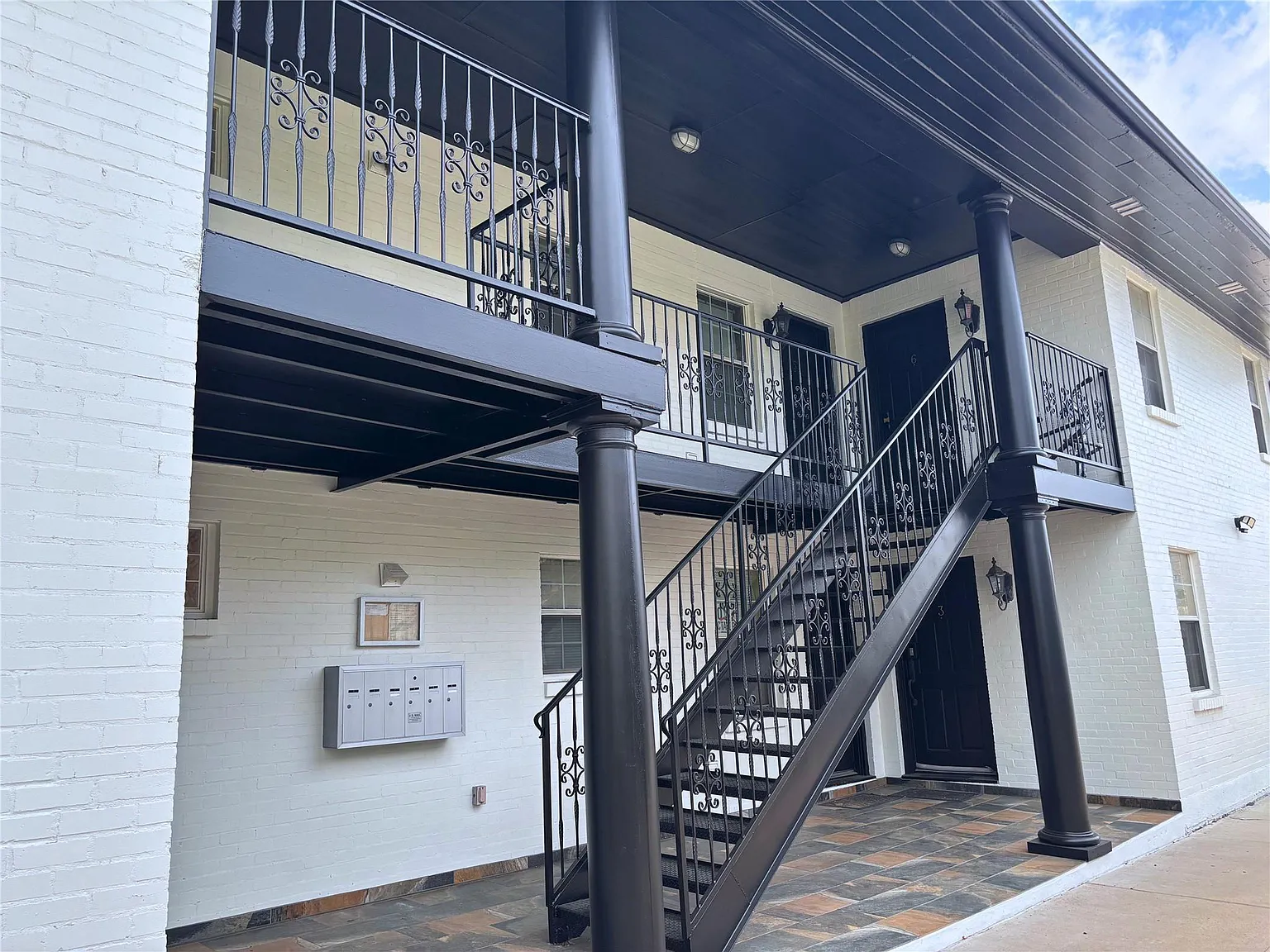 1 bed, 1.0 bath, 3366 sqft, $1,275 — Photo 2