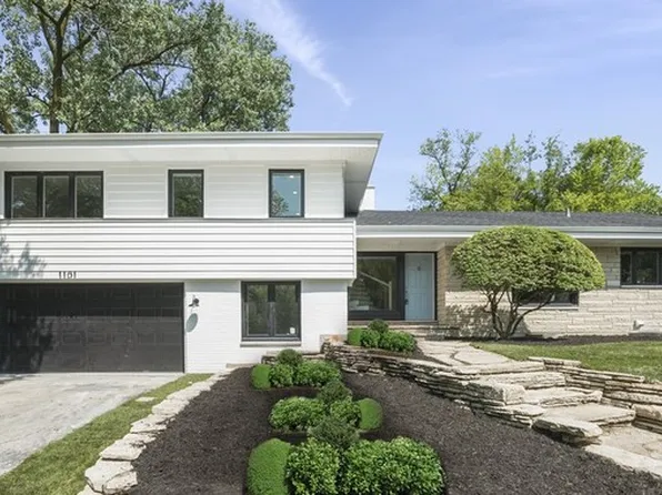 1101 Oak Ridge Dr, Glencoe, IL 60022
