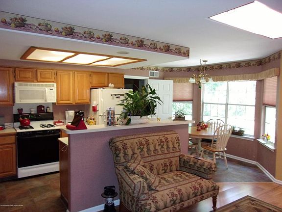 5th image of 1052B Buckingham Dr