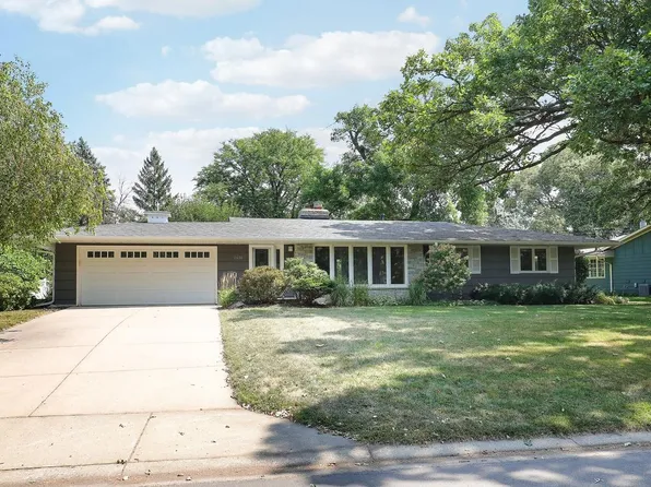 2430 Vale Crest Rd, Golden Valley, MN 55422