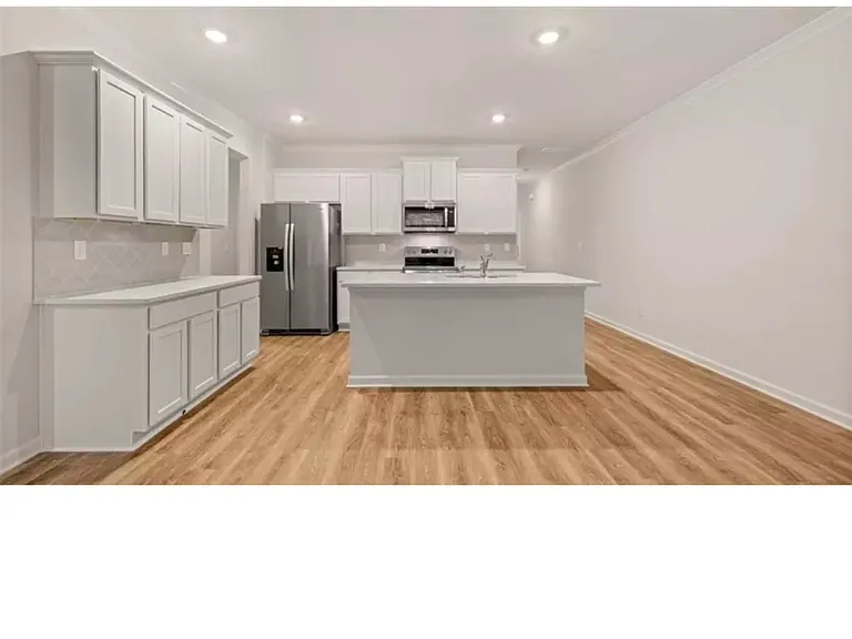 305 Silver Moon Dr — Photo 2