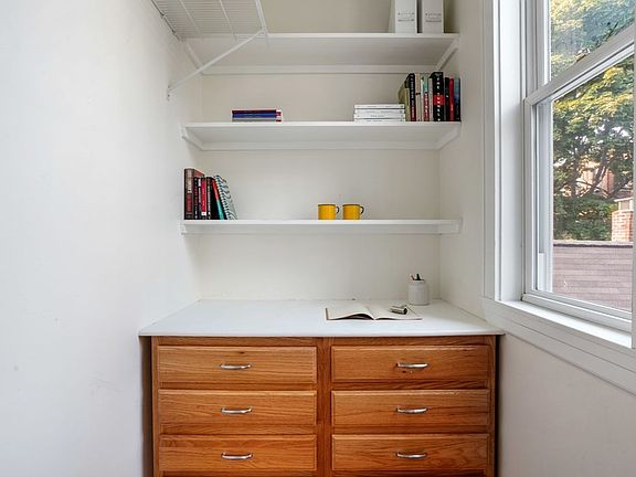 5th image of 240 Franklin St APT 6