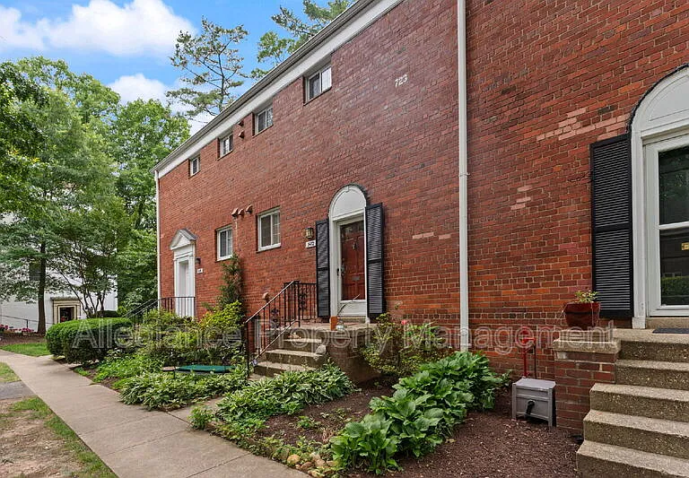 3472 Gunston Rd — Photo 2
