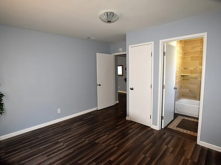 1019 Caldwell Ave — Photo 9