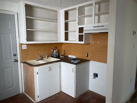 Kitchen & Exist to Backyard