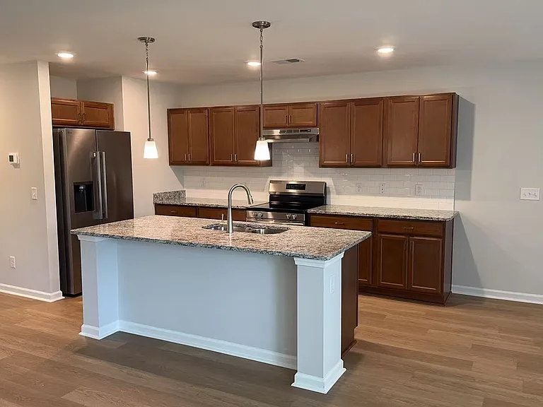 207 Chime Creek Dr — Photo 4