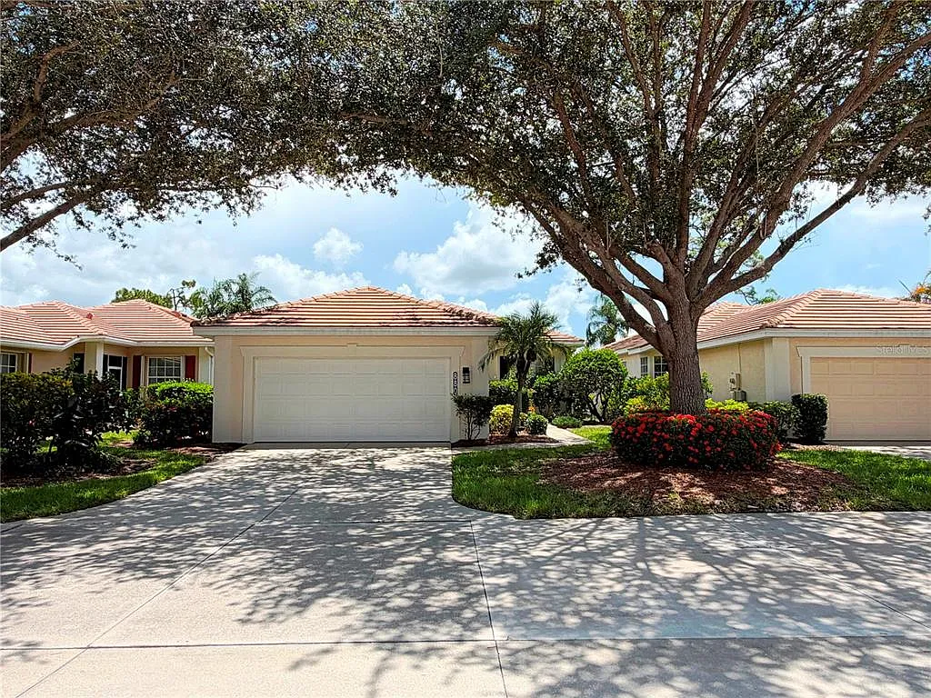 3 bed, 2.0 bath, 1679 sqft, $2,450 — Photo 2