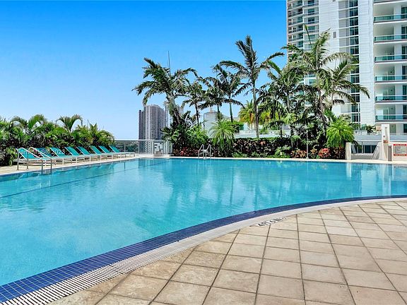 4th image of 888 Biscayne Blvd #4