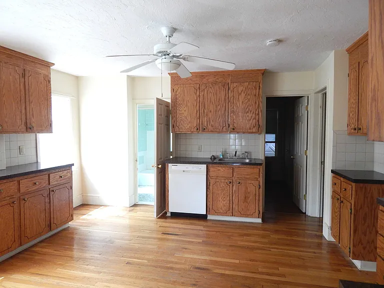 142 Sumner St #FRONT — Photo 7