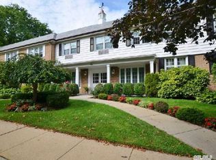 1 Bengeyfield Dr #105, East Williston, NY 11596