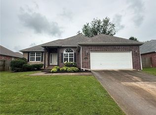 5075 W Waverly Rd, Fayetteville, AR 72704