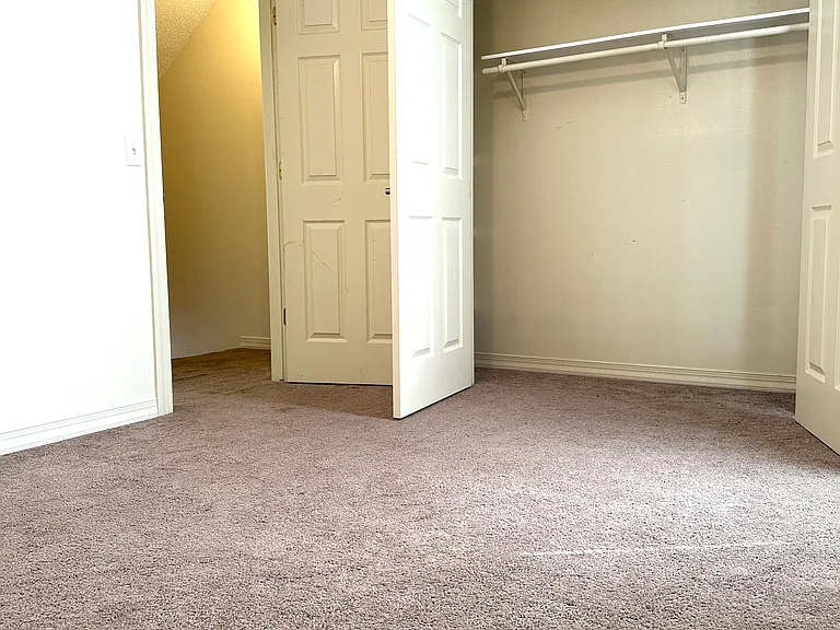 1370 N Oakland Ave #1 — Photo 8
