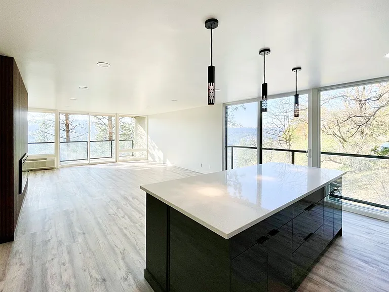 358 S Coeur D Alene St — Photo 25