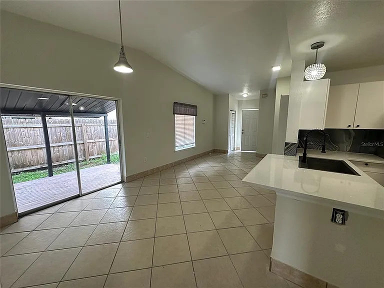 1000 Dolphin Dr — Photo 8