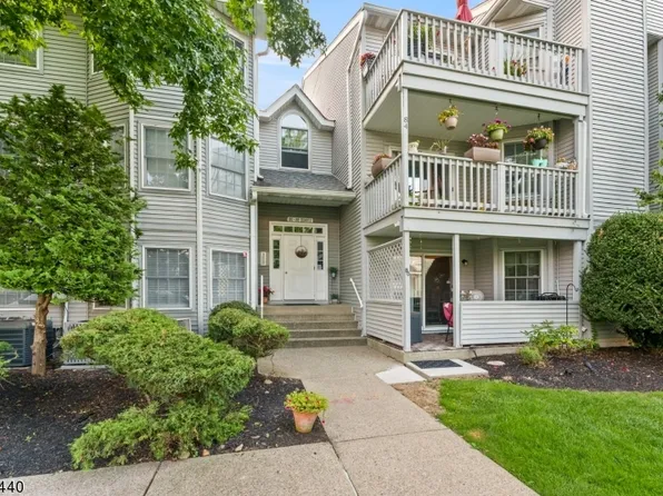 81 Quartz Ln, Paterson City, NJ 07501