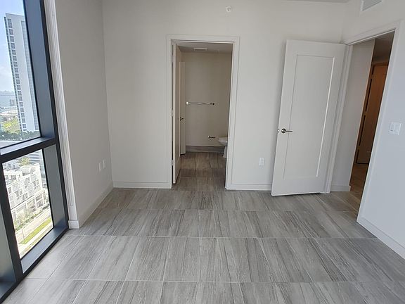 4th image of 50 NE 8th St #2909