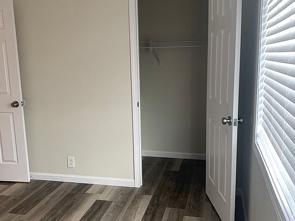 5th image of 2520 Eastview Dr APT D