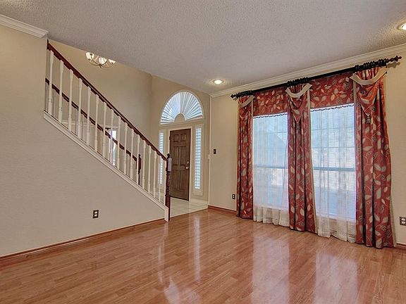 5th image of 7309 Glenstone St