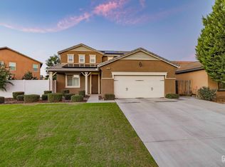 1408 Waterfall Ln, Bakersfield, CA 93311