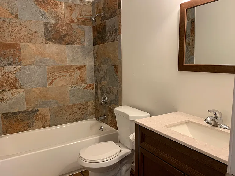 4 Warren Lodge Ct #1C — Photo 8