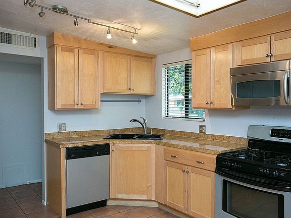 2nd image of 2872 N Magnolia Ave