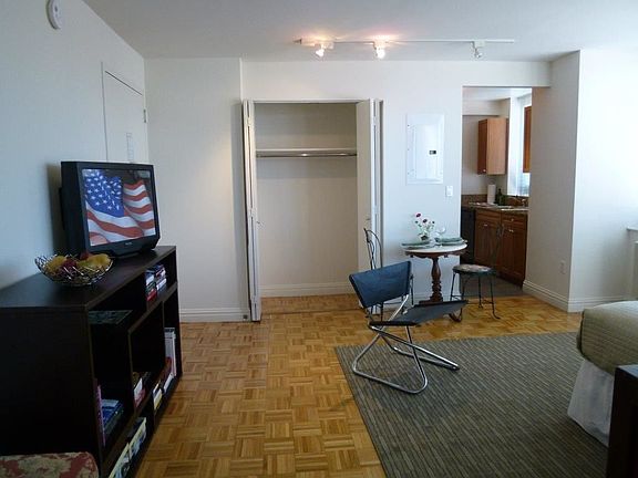 5th image of 1500 Lexington Ave APT 18Q