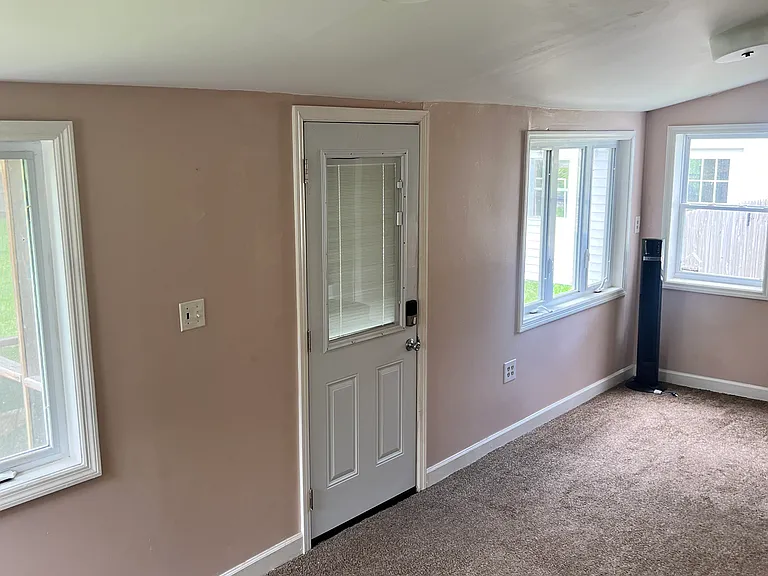 411 Carol St — Photo 15