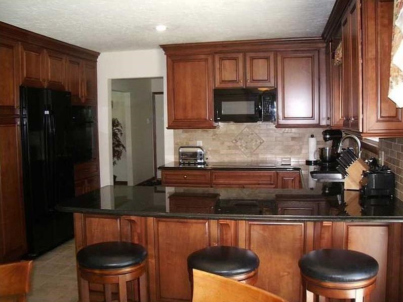 2nd image of 2613 E Cross St