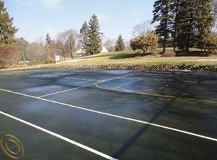 26585 Woodlore Rd, Franklin, MI 48025