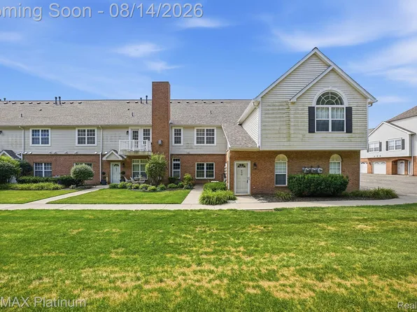 690 Olde English Cir, Howell, MI 48855
