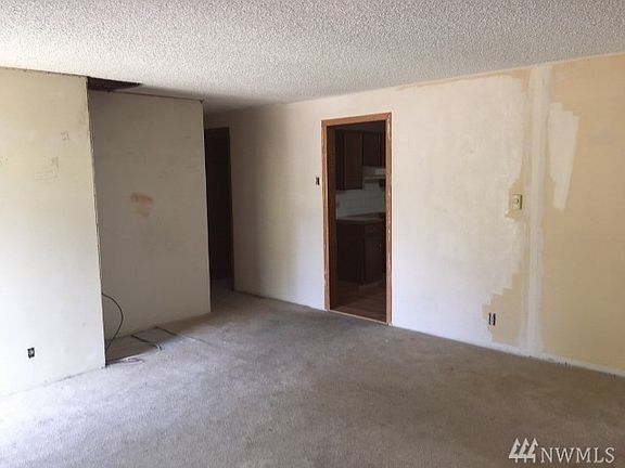 4th image of 6220 188th St SW
