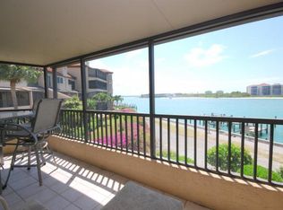 402 La Peninsula Blvd, Naples, FL 34113