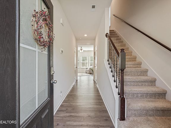 5th image of 130 Harbour Pointe Ln