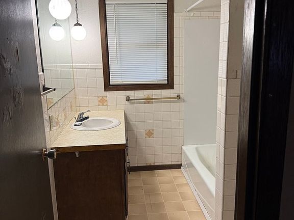 5th image of 812 N 7th St APT 6
