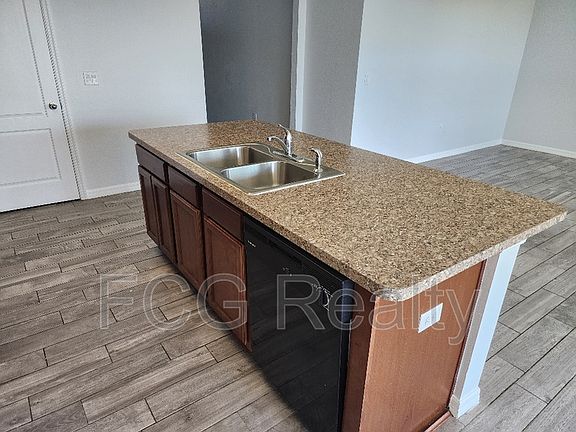 3rd image of 469 Nova Dr