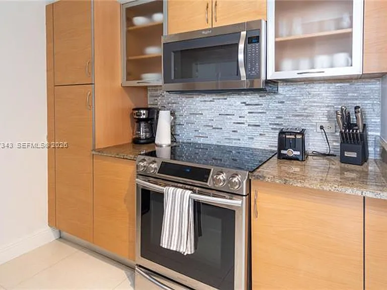 18800 NE 29th Ave #614 — Photo 8