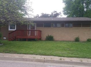 1600 SW Clearview Ln, Topeka, KS 66619