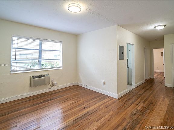 5th image of 7510 Byron Ave APT 3B