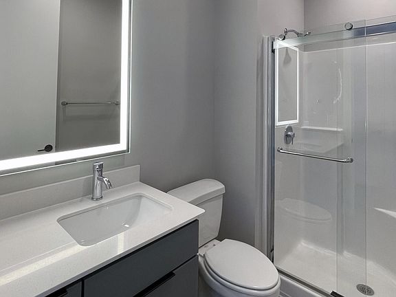 5th image of 1102 Castle St #202