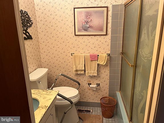 5th image of 7714 Chelwynde Ave