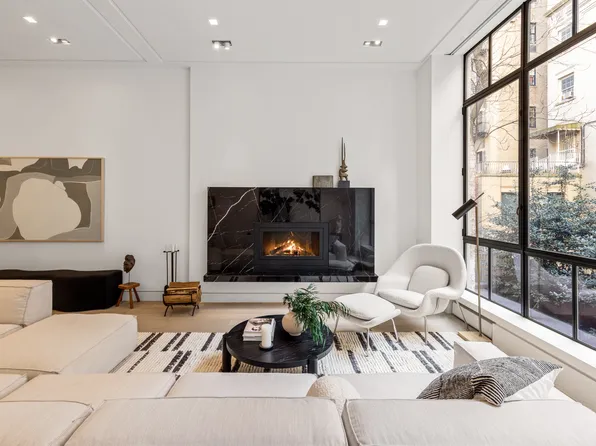 54 East 80th Street image 3 of 32